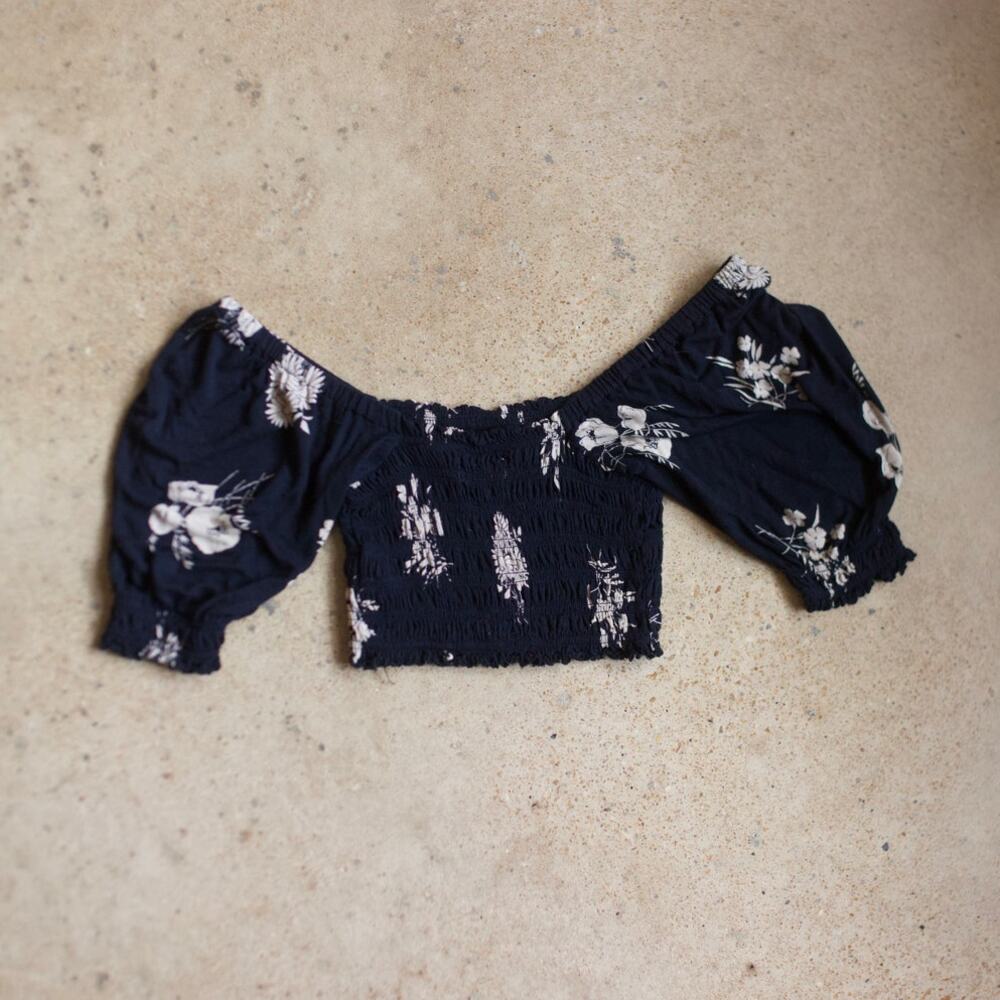 Urban Outfitters Black Floral Smocked Crop Top Puff Sleeve Y2K XS